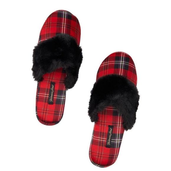 Victoria’s Secret Plush Red Plaid Slippers Size Large (Fits Sizes 9 to 10) NWT - Picture 4 of 4